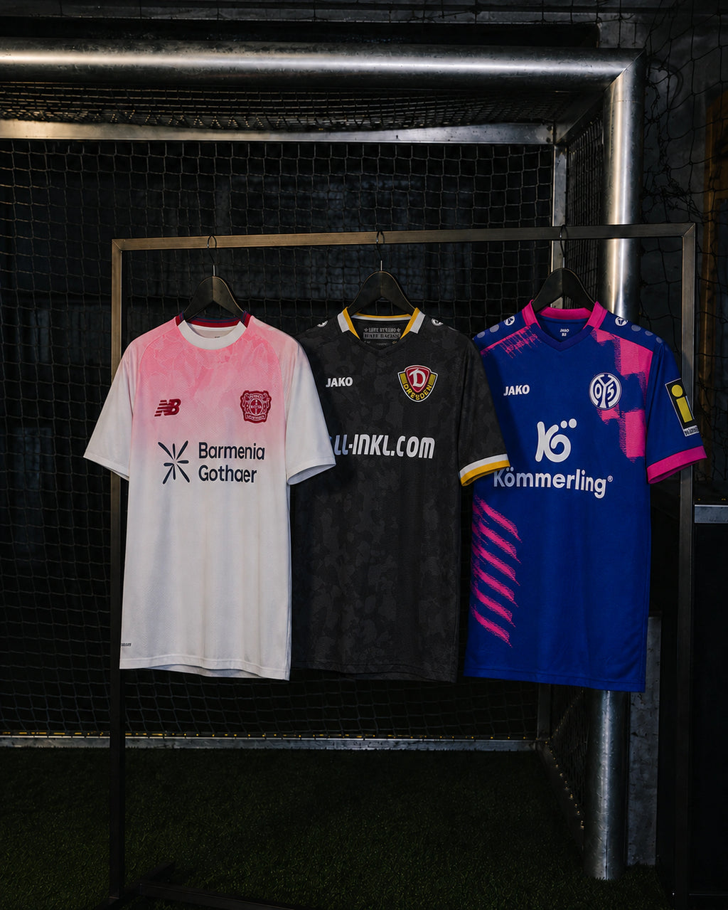 Bundesliga Mystery Box von Mystery Champs mit Fußballtrikots von Bayer Leverkusen, Dynamo Dresden und Mainz 05