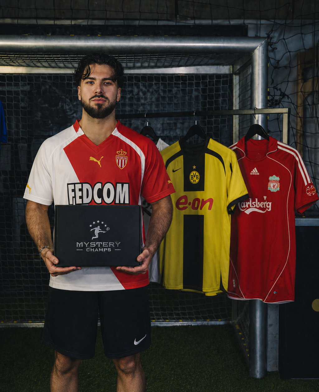 Vintage Fußballtrikot Mystery Box mit Retro-Trikots von Monaco, Dortmund und Liverpool